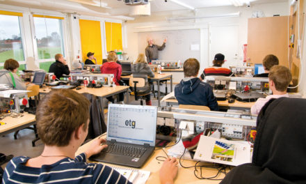 Elteknikbranschens gymnasiums fokus ger eleverna möjlighet till färdigt yrkesbevis