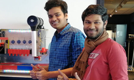 Örebrostudenterna byggde en barrobot – kan blanda 500 olika drinkar