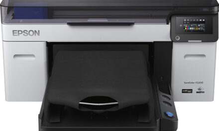 Epson lanserar SureColor F2200 på Fespa 2023 – en direct-to-garment printer skräddarsydd för utskrifter i medelstora volymer