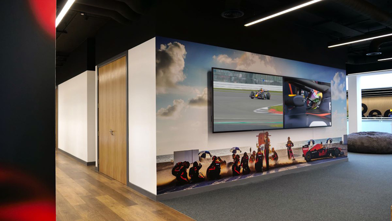 PPDS fuels winning formula for Oracle Red Bull Racing’s global marketing team with 13 Philips Professional Displays inside upgraded MK-7 offices